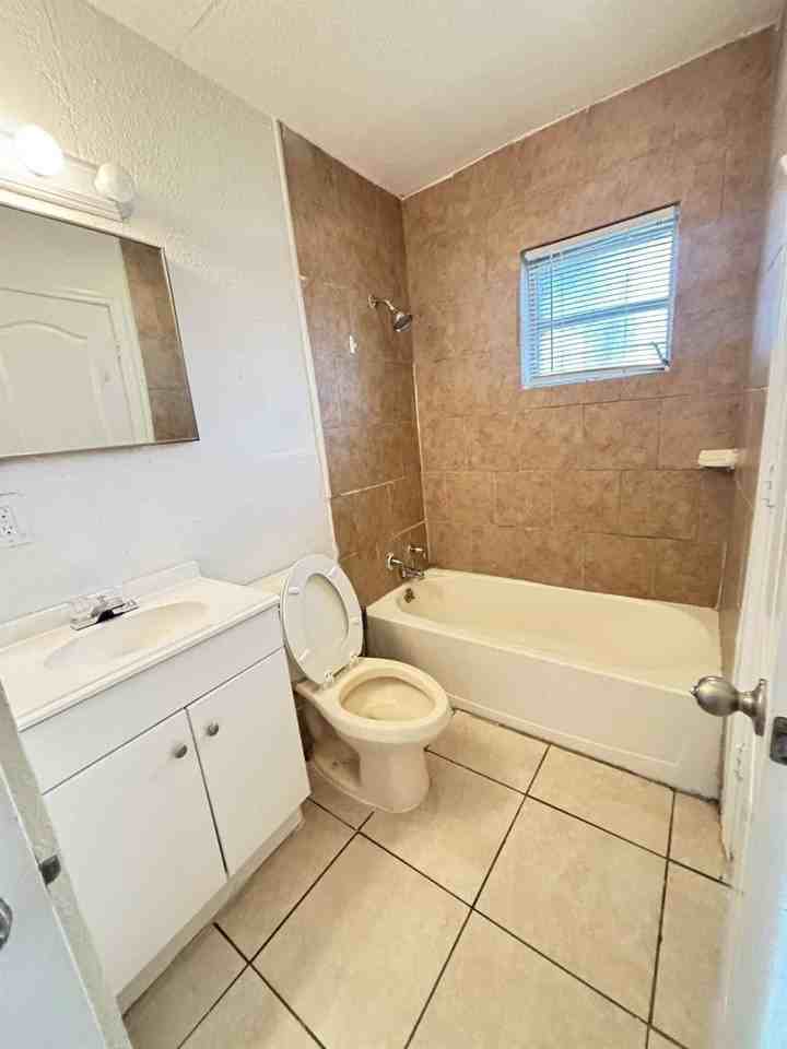 2808 Avenue I - Photo 6 of 11