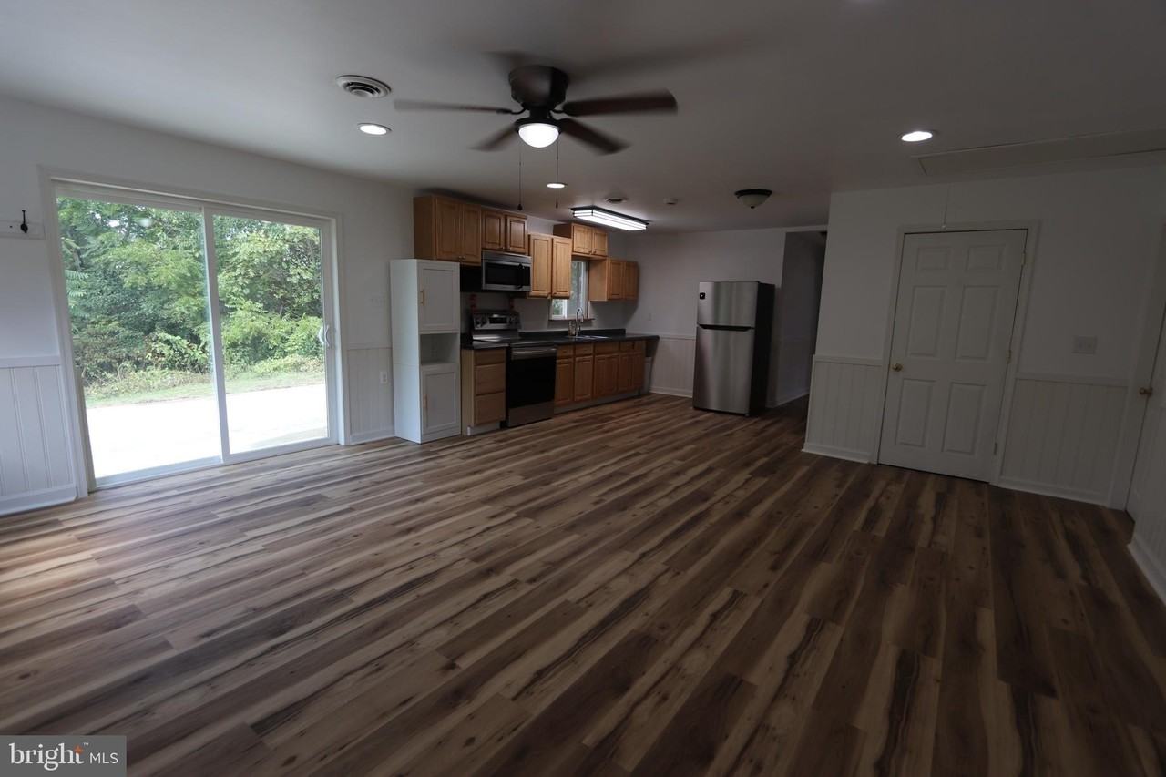 9540 Greenfield Road - Photo 4 of 33