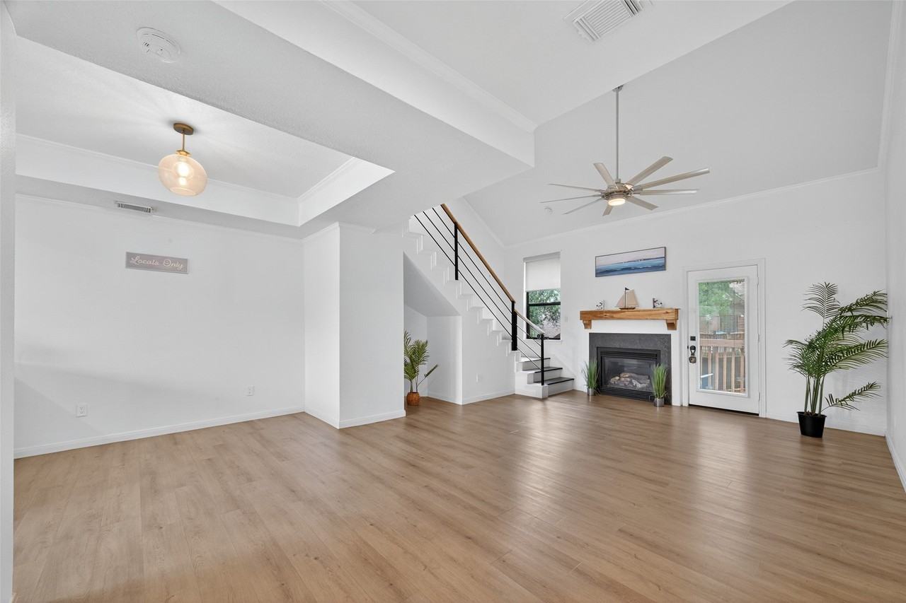 803 Davis Rd - Photo 7 of 45