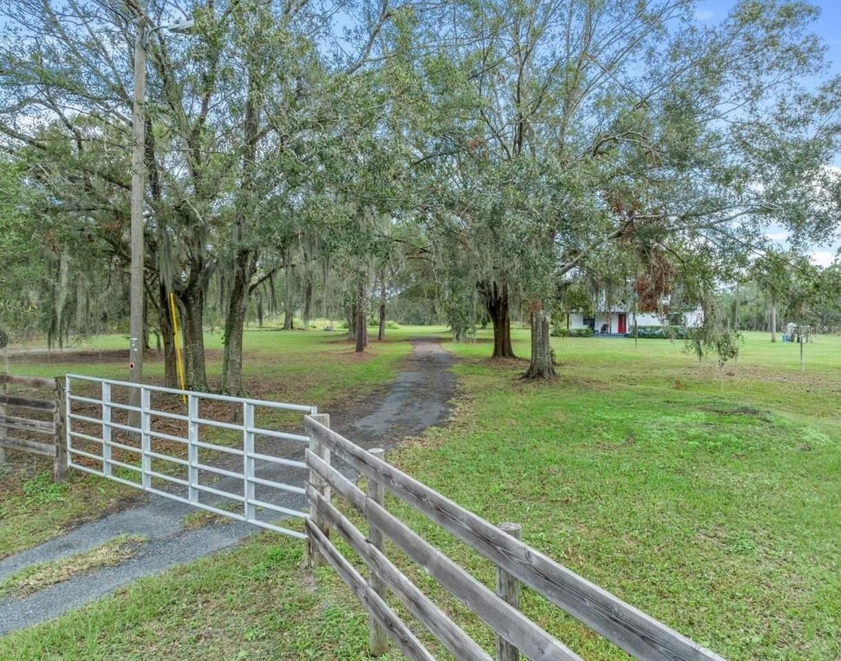 965 Keen Rd - Photo 2 of 41