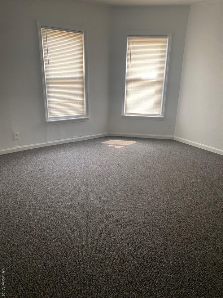 90 River Ave - Photo 3 of 11