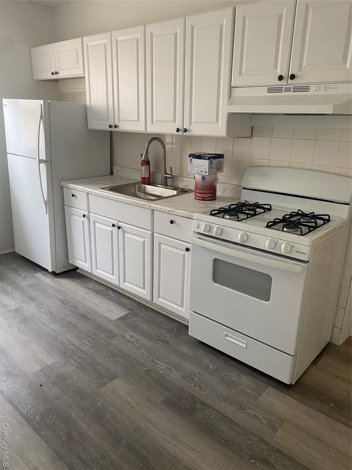 90 River Ave - Photo 7 of 11