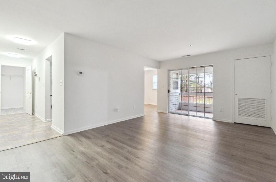 8573 Falls Run Rd Apt E #E - Photo 3 of 21