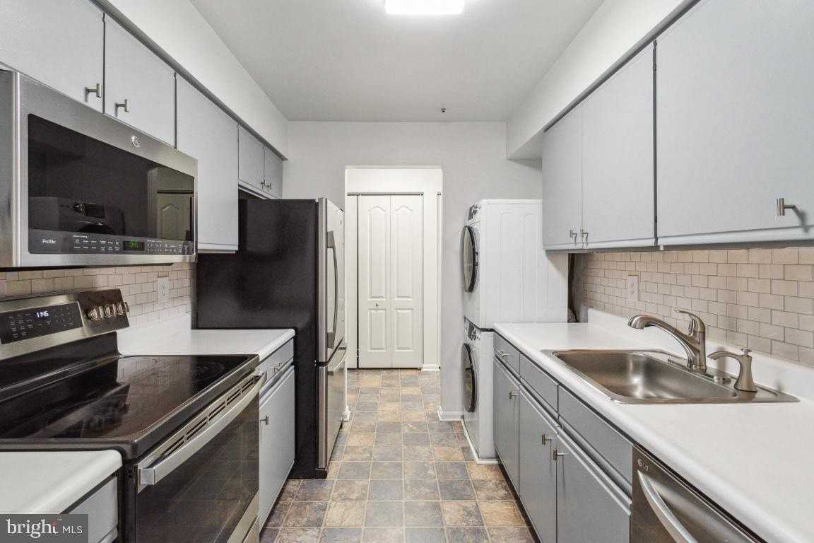 8573 Falls Run Rd Apt E #E - Photo 7 of 21