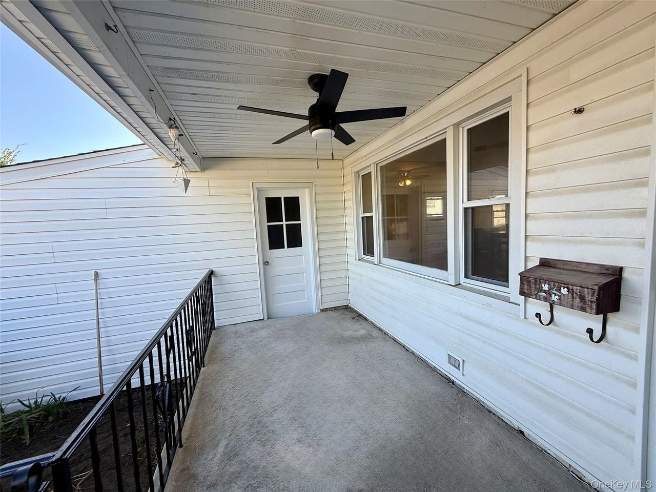 518 W Olive St - Photo 3 of 28