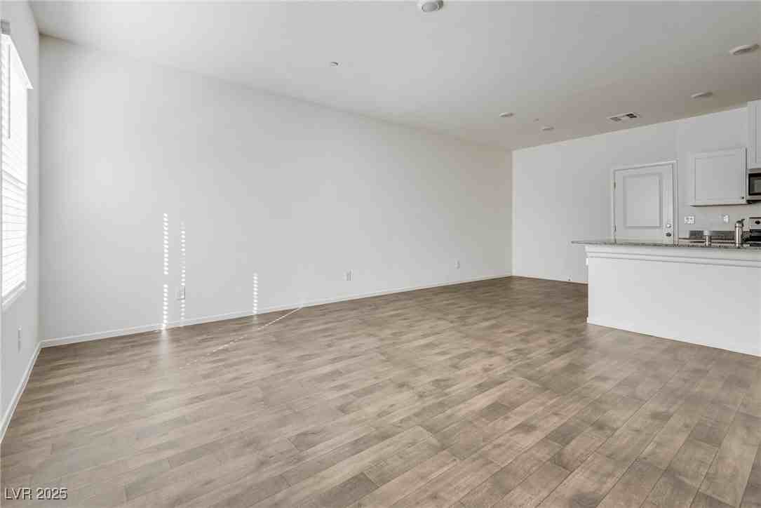 7463 Mountain Ledge St - Photo 5 of 16