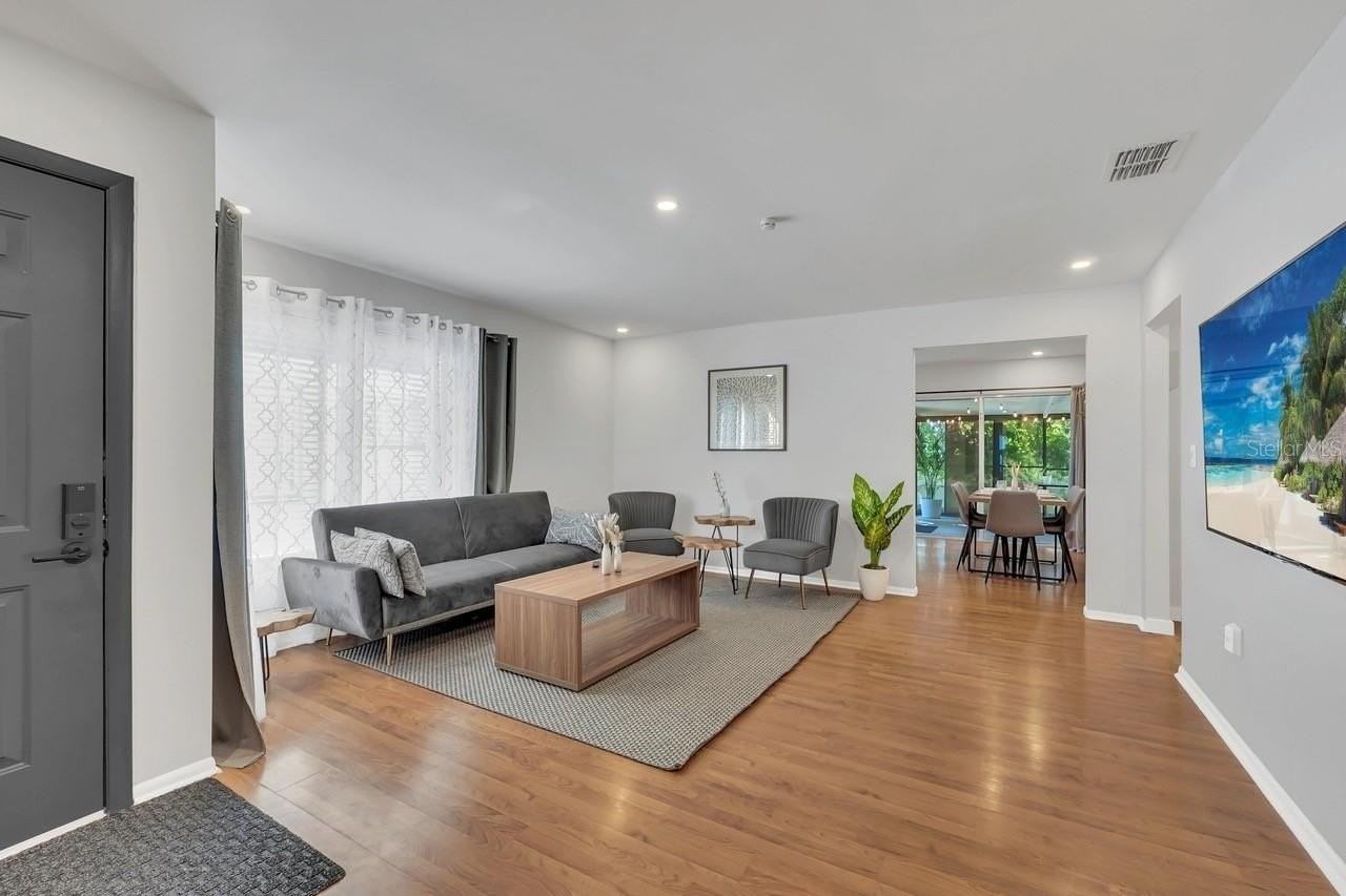 522 Lake Dexter Boulevard - Photo 3 of 37