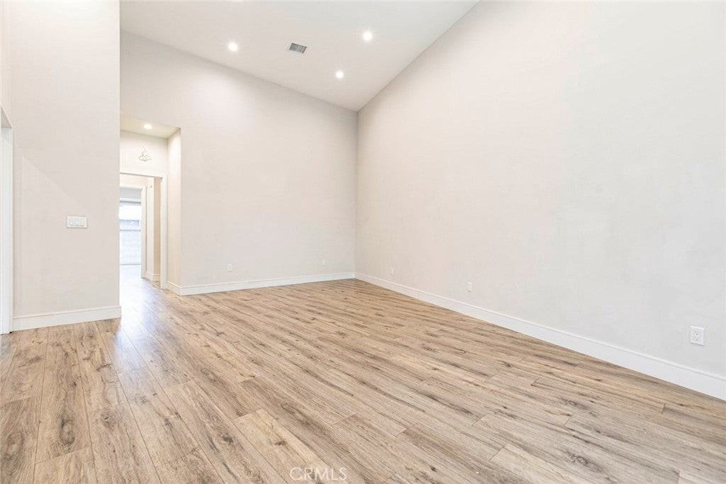 9168 Morehart Ave - Photo 4 of 25