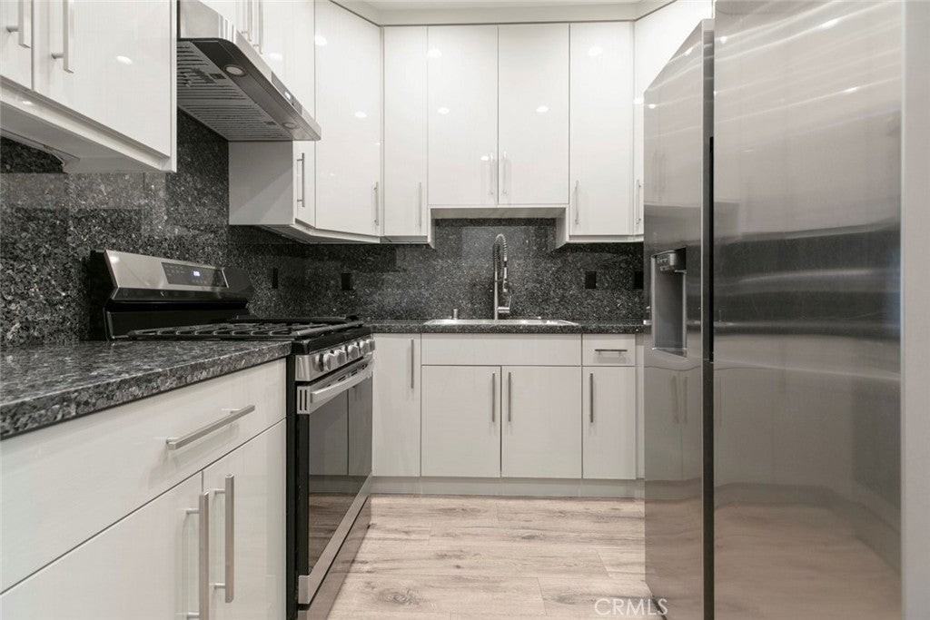 9168 Morehart Ave - Photo 6 of 25