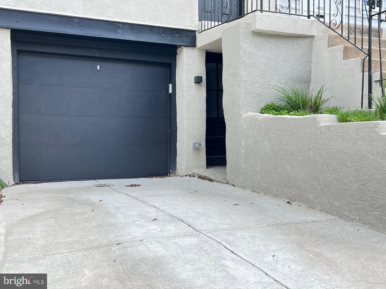 4735 Sheldon St - Photo 2 of 40