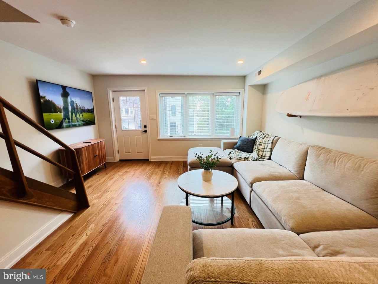 4735 Sheldon St - Photo 3 of 40