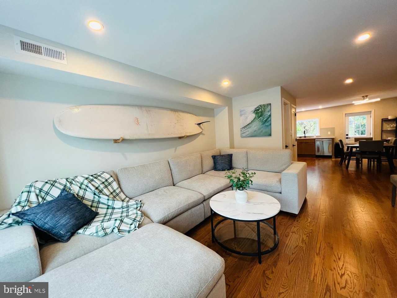 4735 Sheldon St - Photo 4 of 40