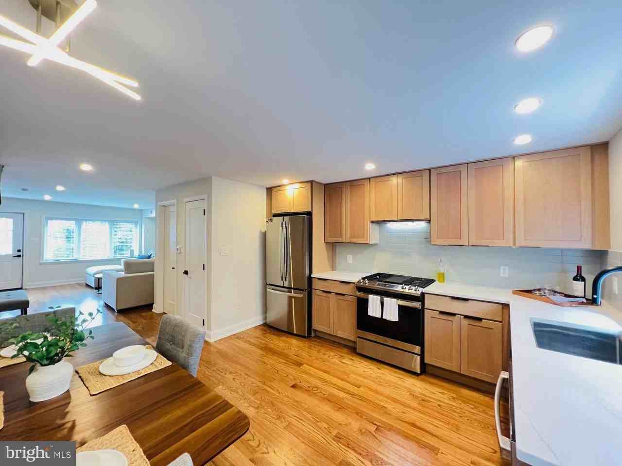 4735 Sheldon St - Photo 7 of 40