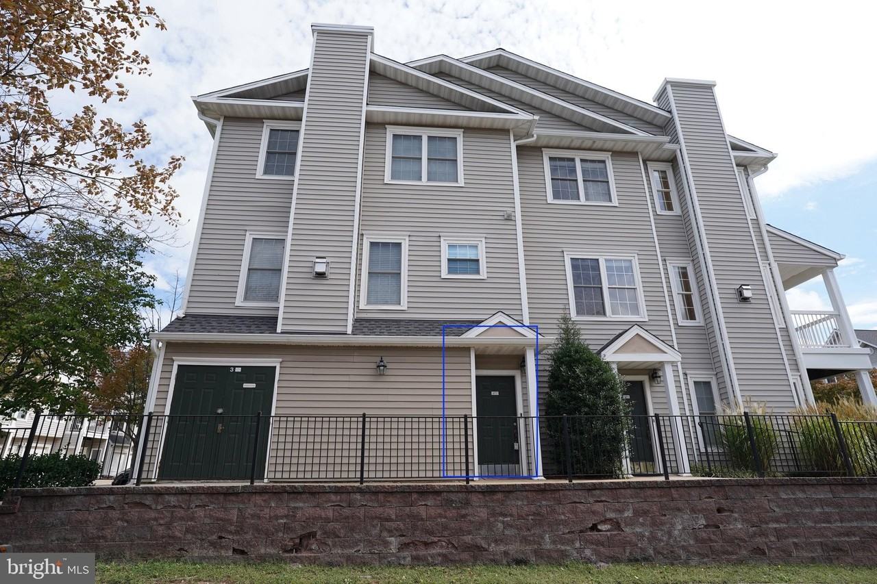 4533 Superior Sq - Photo 2 of 30