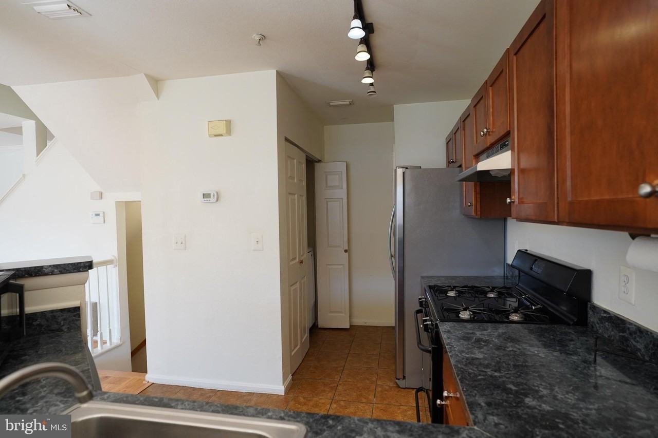 4533 Superior Sq - Photo 7 of 30