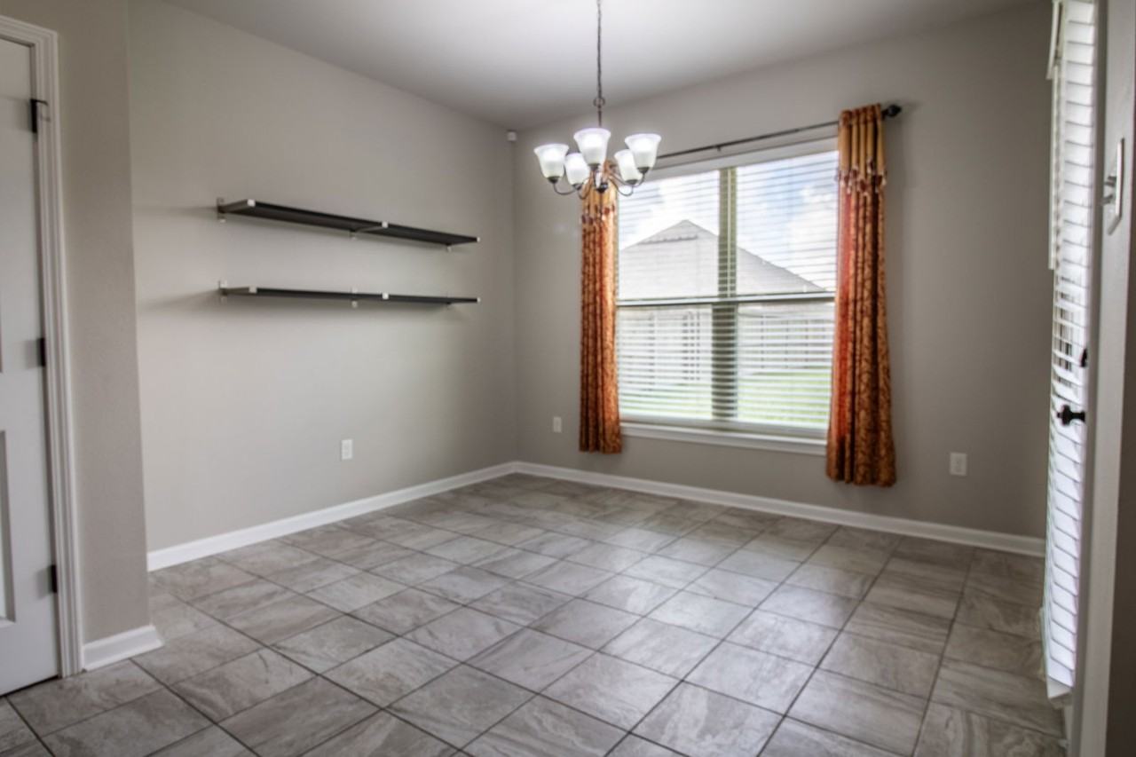 145 Keaton Ct - Photo 3 of 8