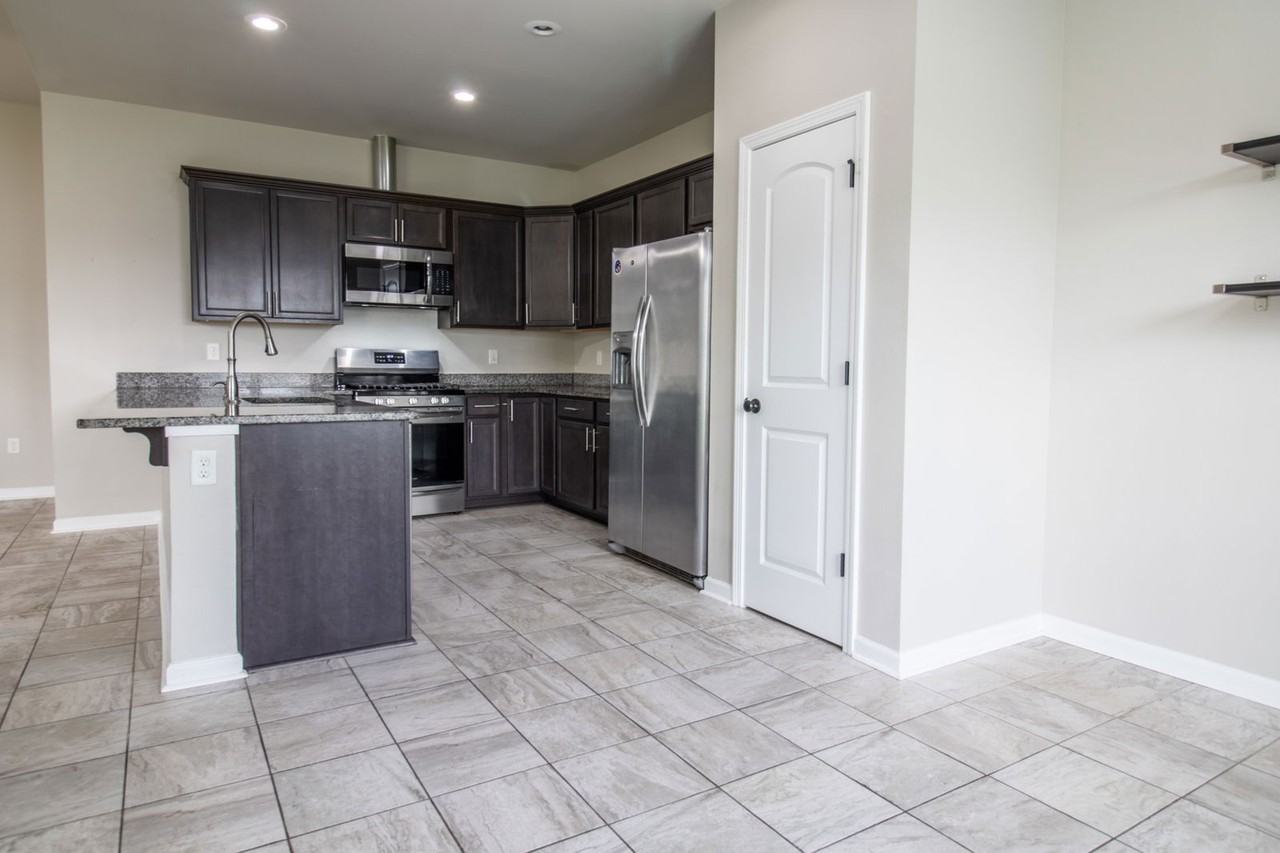 145 Keaton Ct - Photo 4 of 8