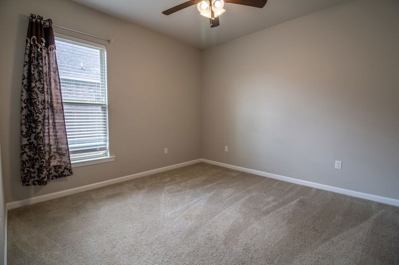 145 Keaton Ct - Photo 5 of 8