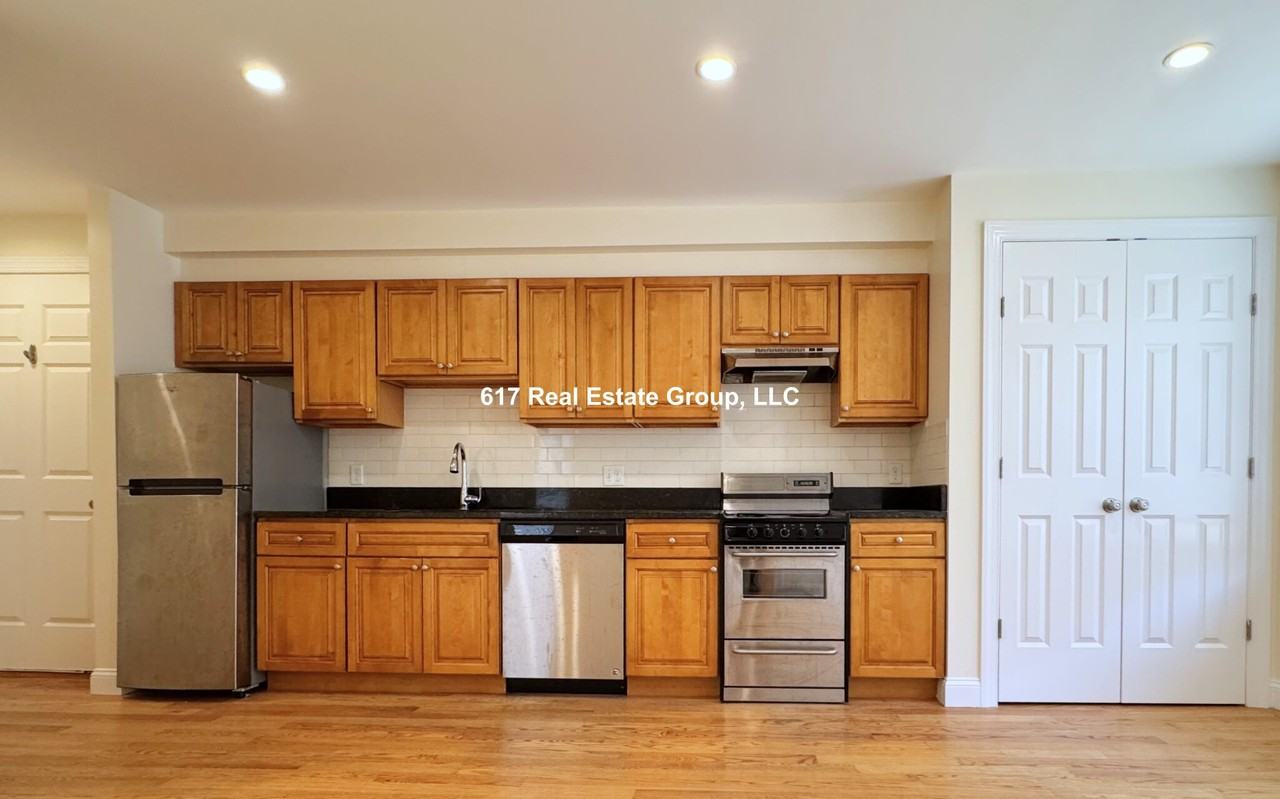 379 Harvard St #03 - Photo 2 of 12