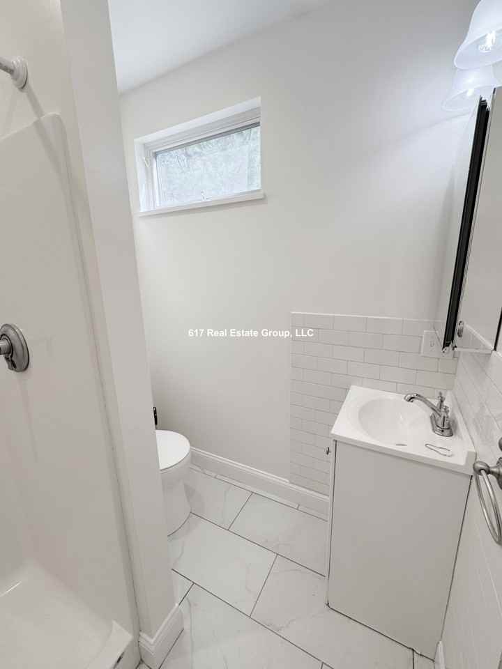 379 Harvard St #03 - Photo 5 of 12