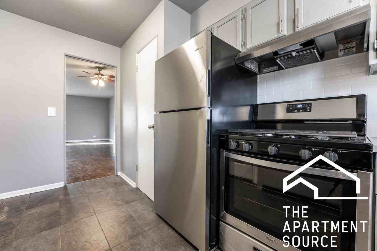 7427 N Winchester Ave #201 - Photo 6 of 15