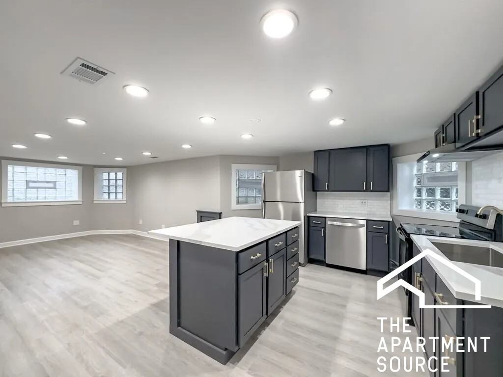 1536 N Hamlin Ave #G - Photo 2 of 20