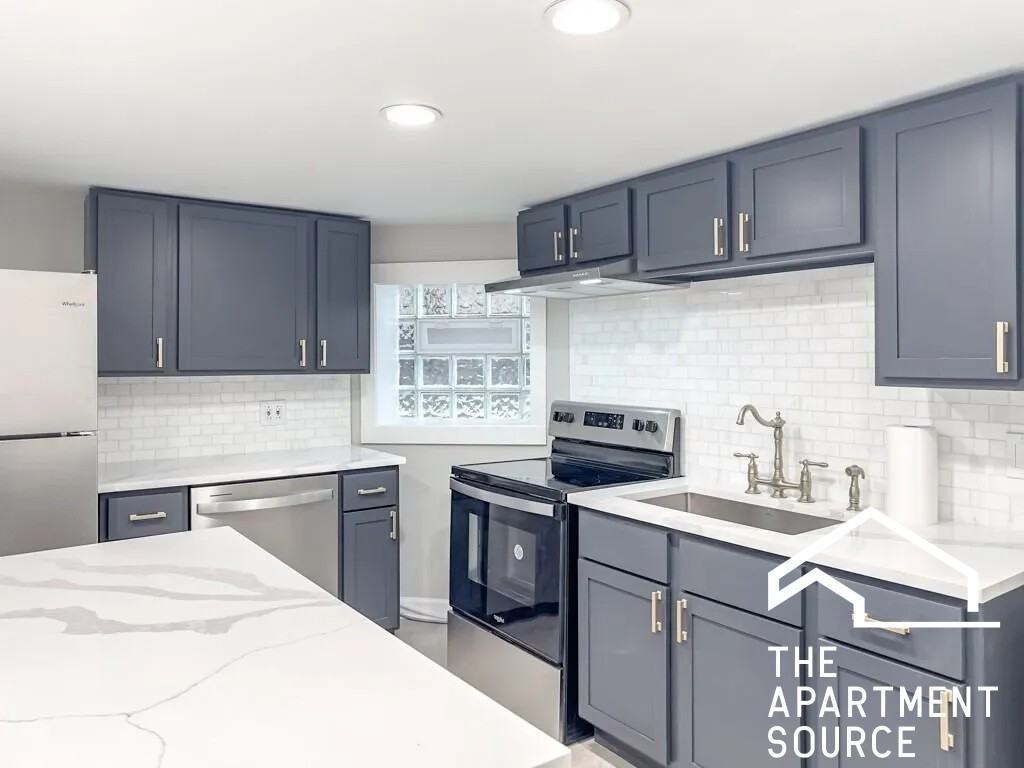 1536 N Hamlin Ave #G - Photo 3 of 20