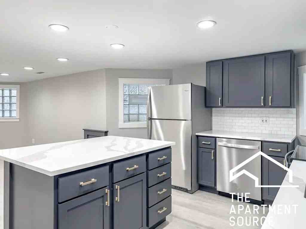 1536 N Hamlin Ave #G - Photo 5 of 20