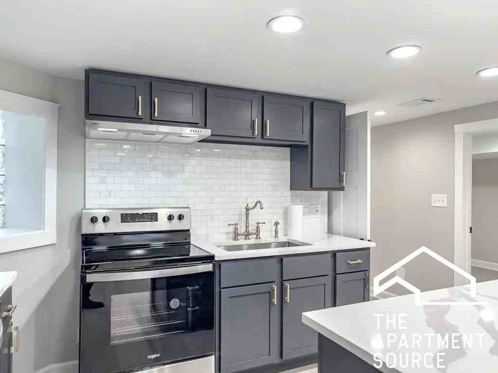 1536 N Hamlin Ave #G - Photo 7 of 20