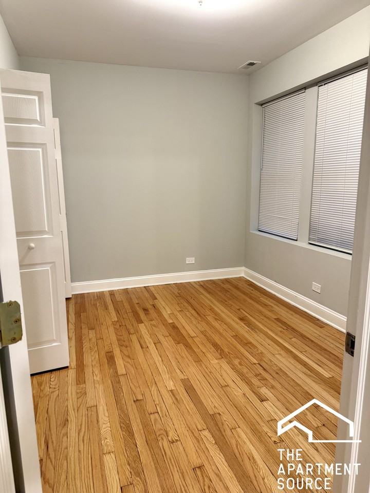 6915 S Paxton Ave #1 - Photo 5 of 11