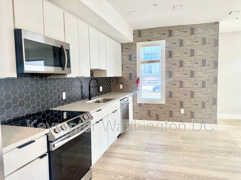 1532 N Capitol St Nw #101 - Photo 6 of 18