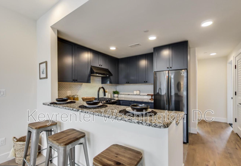 4400 2nd St Ne #2 - Photo 4 of 25