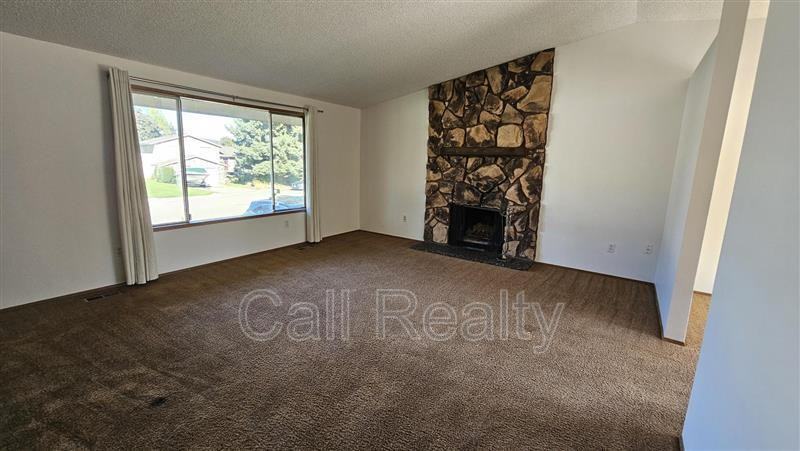 14110 E Desmet Ave - Photo 4 of 22