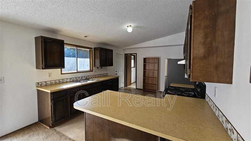 14110 E Desmet Ave - Photo 5 of 22