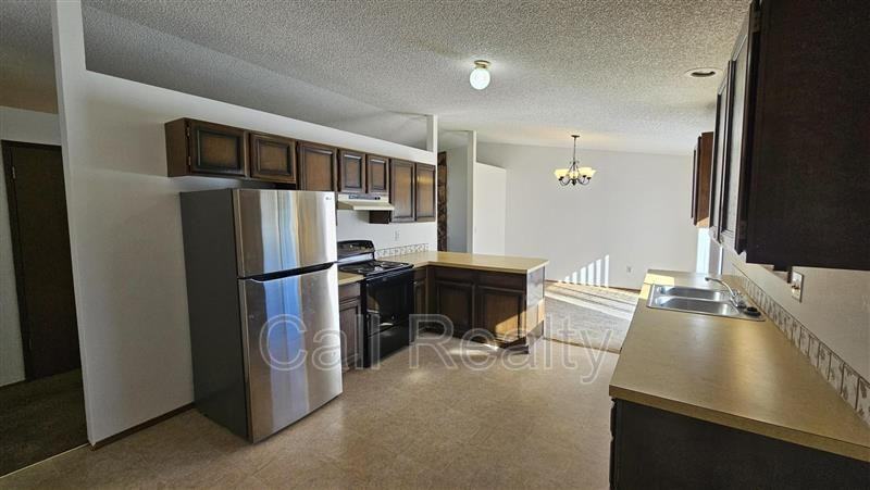 14110 E Desmet Ave - Photo 7 of 22