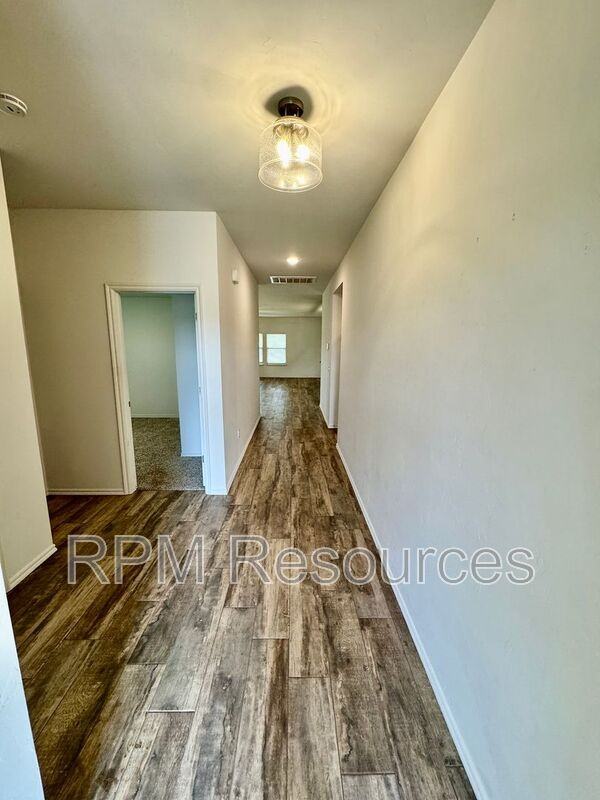 1936 Eli Ave - Photo 4 of 21