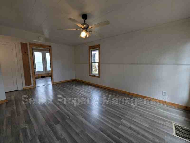 2062 Pauline St - Photo 2 of 15