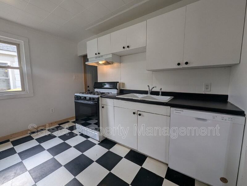 2062 Pauline St - Photo 4 of 15