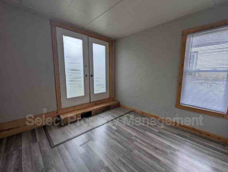 2062 Pauline St - Photo 7 of 15