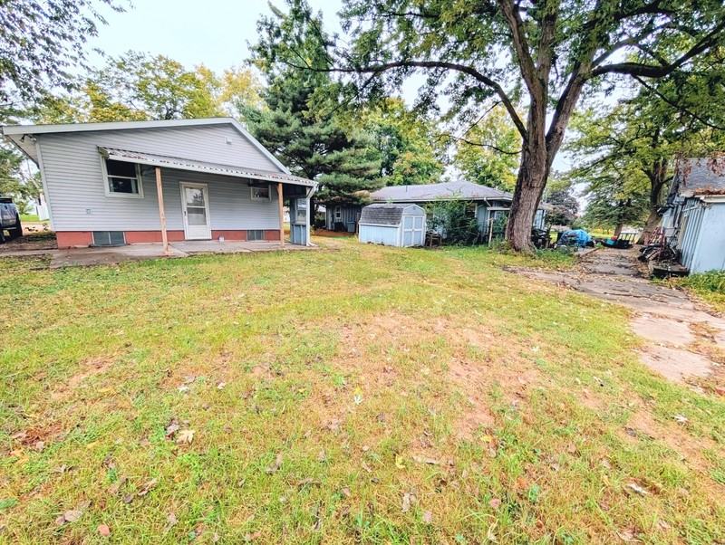 810 S 12th St - Photo 2 of 16