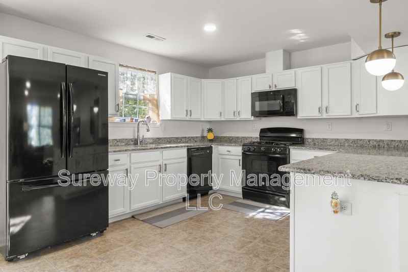 10 Alfred Ave - Photo 7 of 25