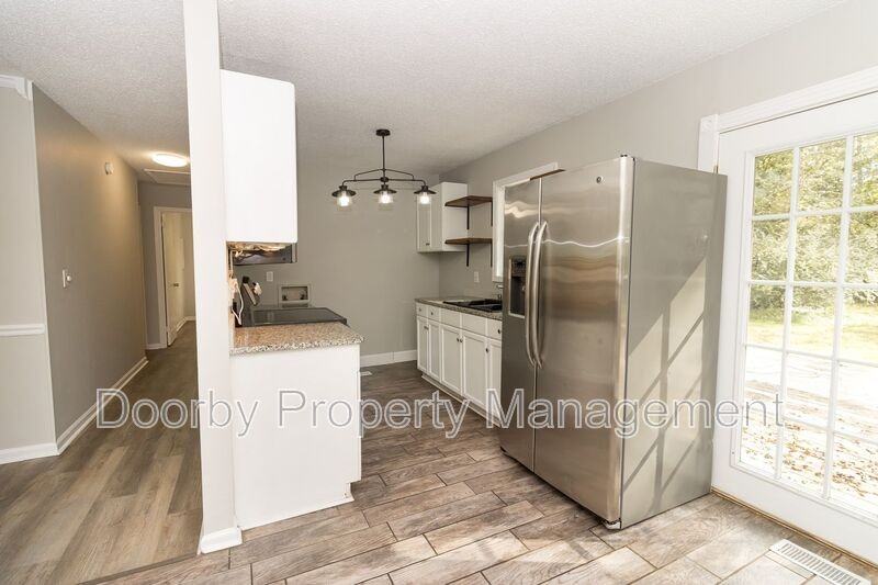 4316 Greenbriar Rd - Photo 5 of 17