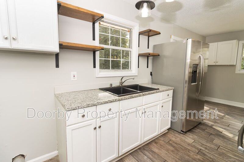 4316 Greenbriar Rd - Photo 6 of 17