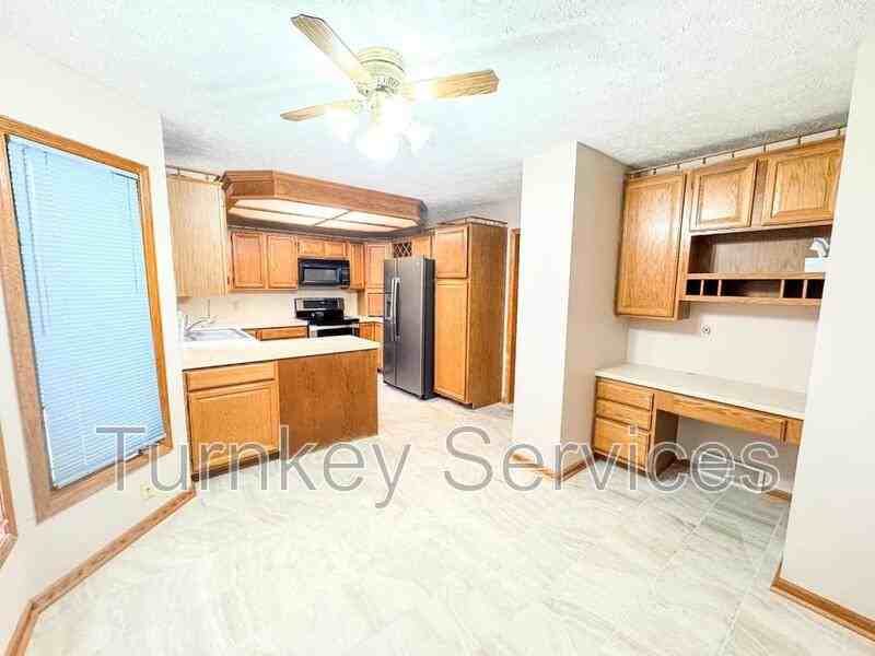 15718 Lafayette Ave - Photo 3 of 28