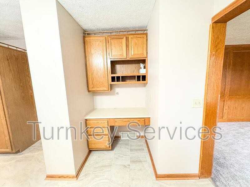 15718 Lafayette Ave - Photo 4 of 28