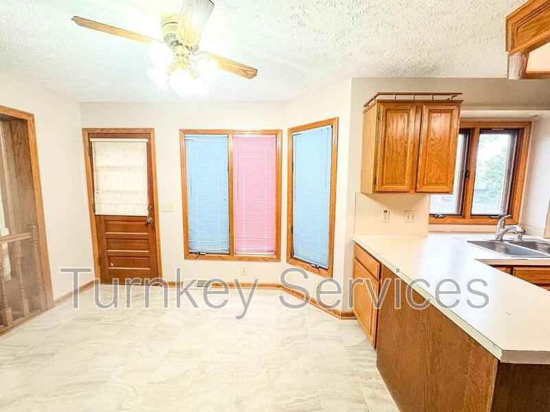 15718 Lafayette Ave - Photo 6 of 28