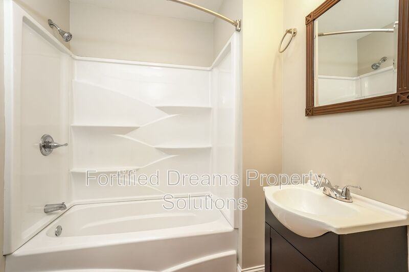 407 Seaman St - Photo 7 of 14