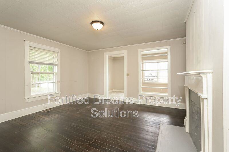 407 Seaman St - Photo 6 of 14