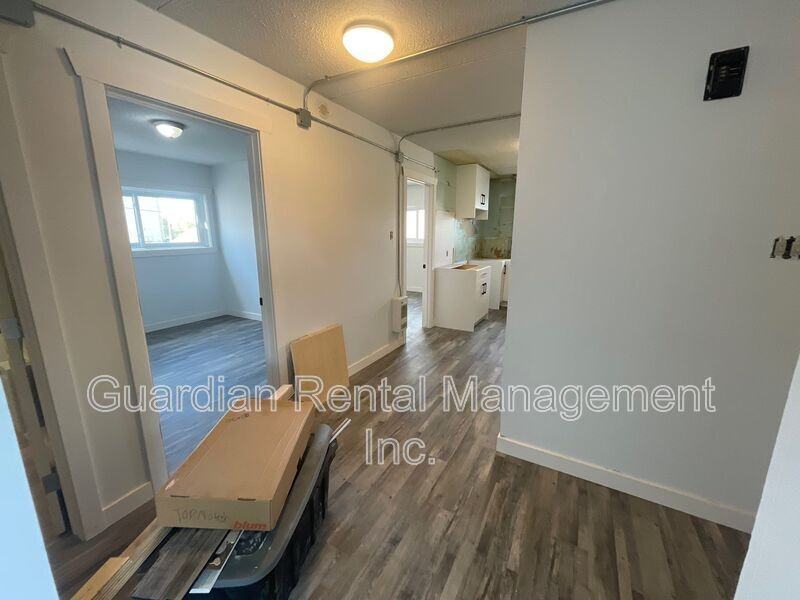 141A Frederica St W #3 - Photo 2 of 14