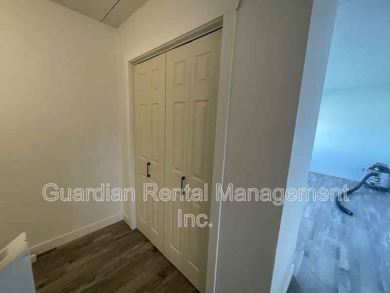 141A Frederica St W #3 - Photo 3 of 14